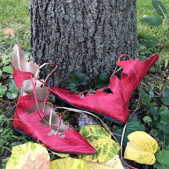 Red Elven Leaf Boots - Picture 3 of 8